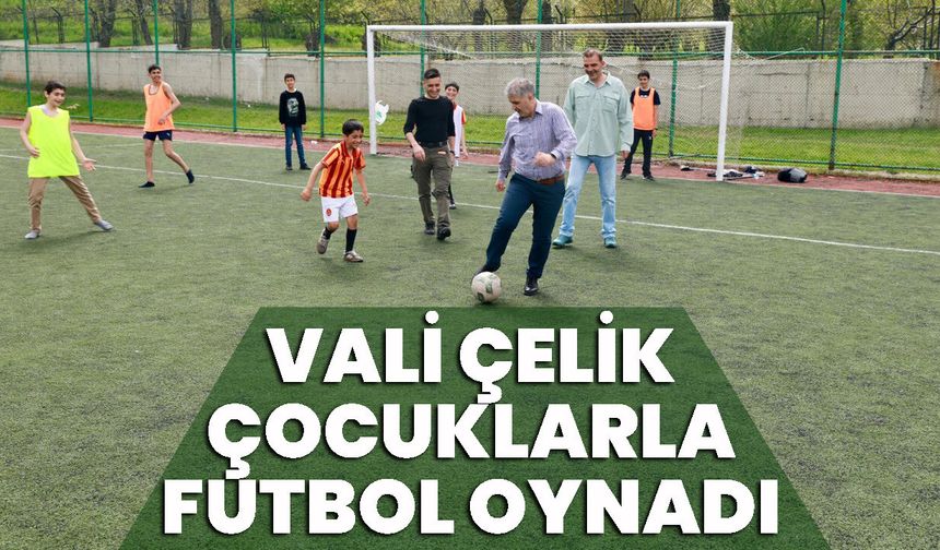 Vali Çelik, Çocuklarla Futbol Oynadı