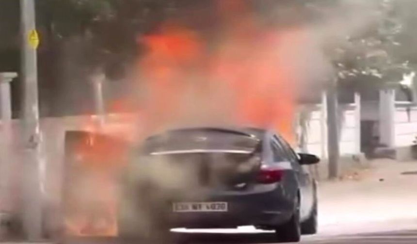 Diyarbakır'da Seyir Halindeki Otomobilde Yangın