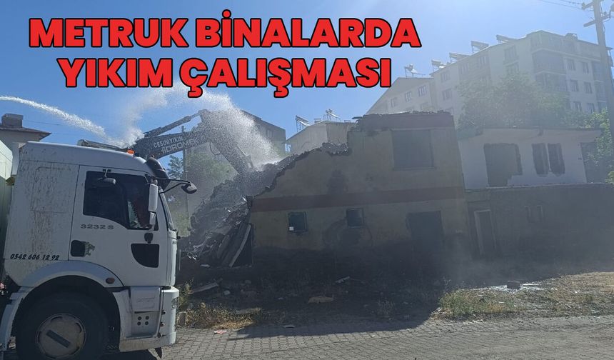 Bingöl’deki Metruk Yapılarda Yıkım Çalışması