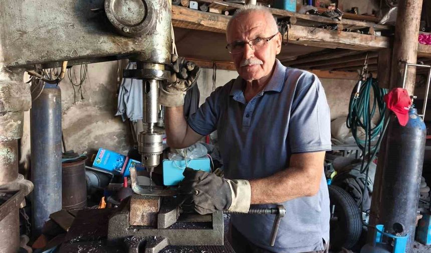 50 Yıllık Demir Ustası Mesleğini Yaşatıyor