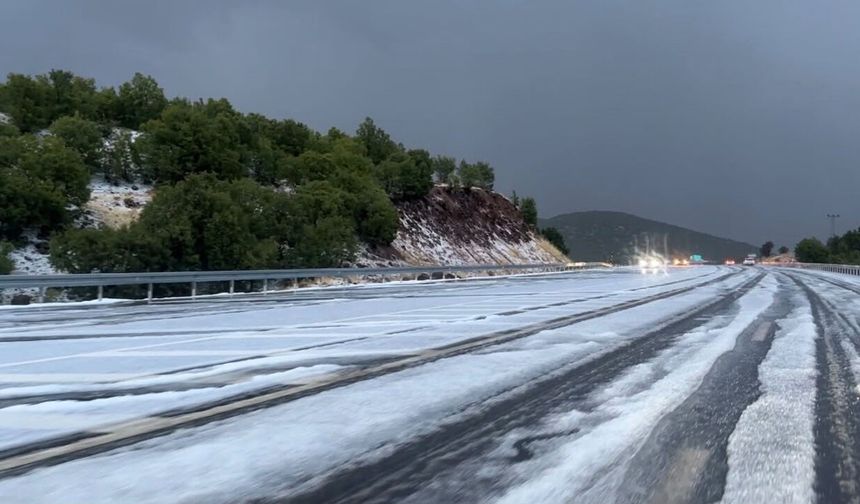 Bingöl'de Dolu Yağışının Etkili Olduğu Bölgeler Beyaza Büründü